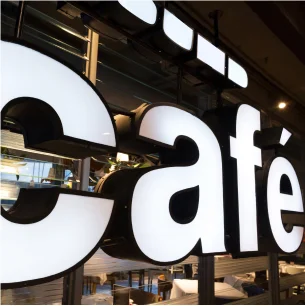 enseigne lumineuse café à Villedieu-sur-Indre près de Châteauroux dans l'Indre 36